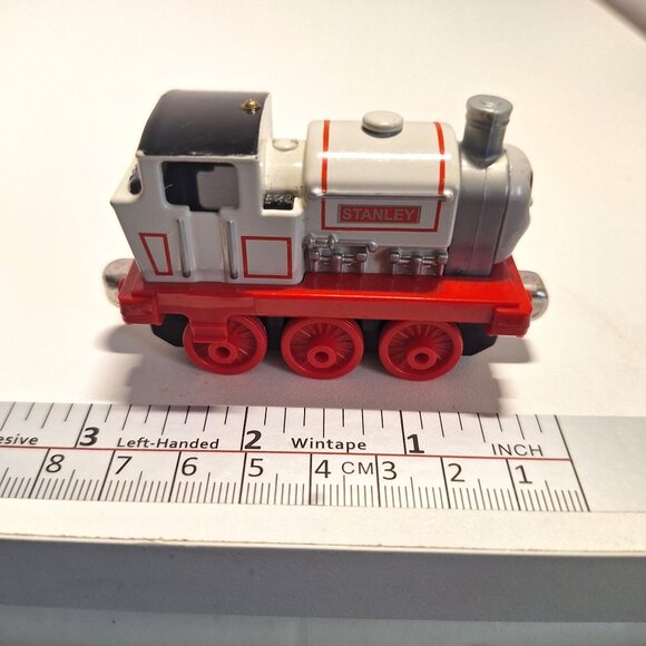 Stanley 3" Take N Play Diecast Engine 2012 Thomas The Train White Red Gray Black - Picture 5 of 7